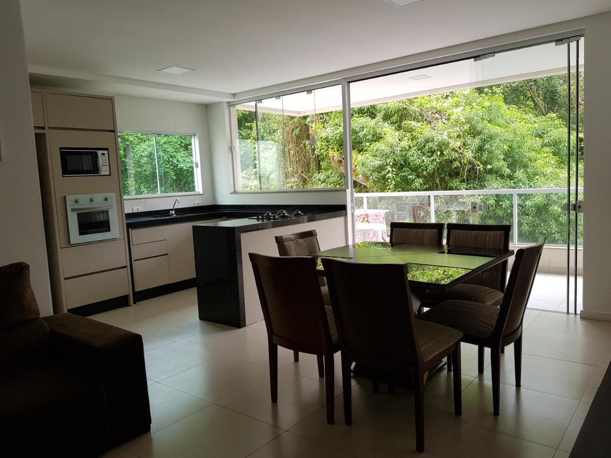 Апартаменты Apartamento 200M Da Praia Бомбиньяс Экстерьер фото